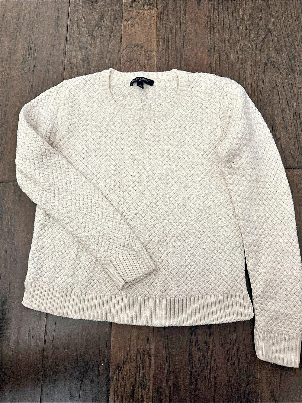 Banana Republic Textured Crewneck Sweater in white Size Small